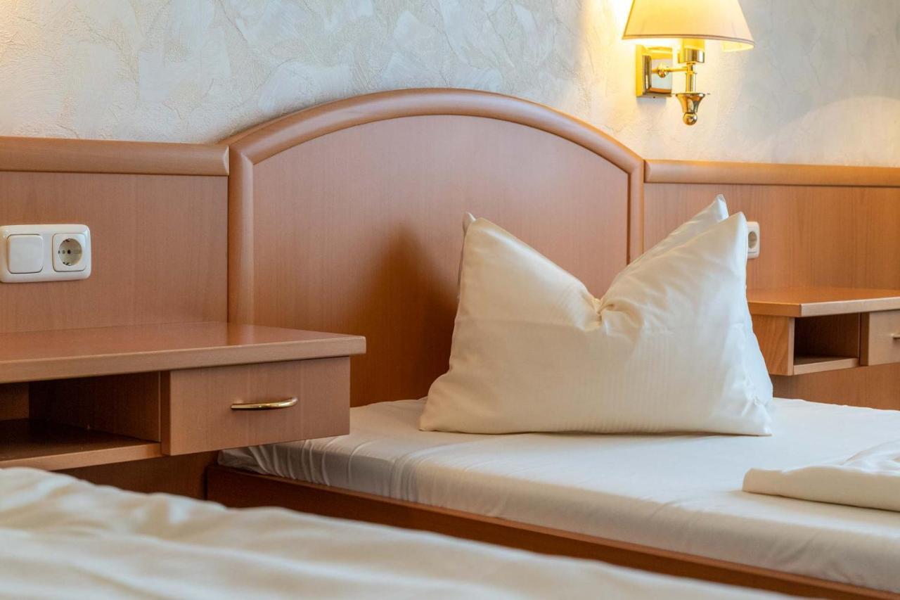 Frommanns Landhotel ブーフホルツ・イン・デア・ノートハイデ エクステリア 写真
