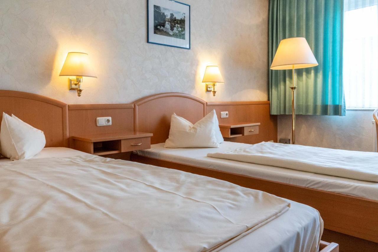 Frommanns Landhotel ブーフホルツ・イン・デア・ノートハイデ エクステリア 写真