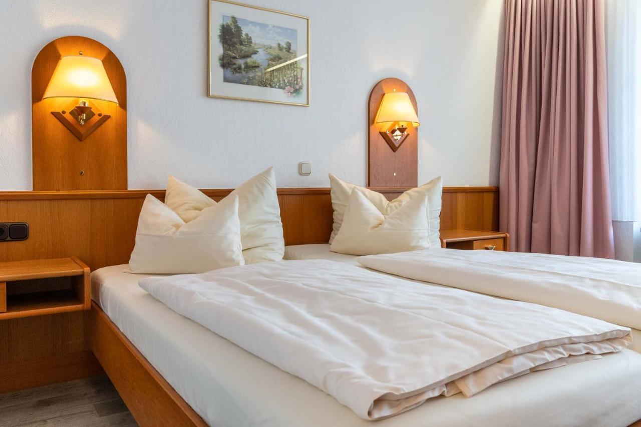 Frommanns Landhotel ブーフホルツ・イン・デア・ノートハイデ エクステリア 写真